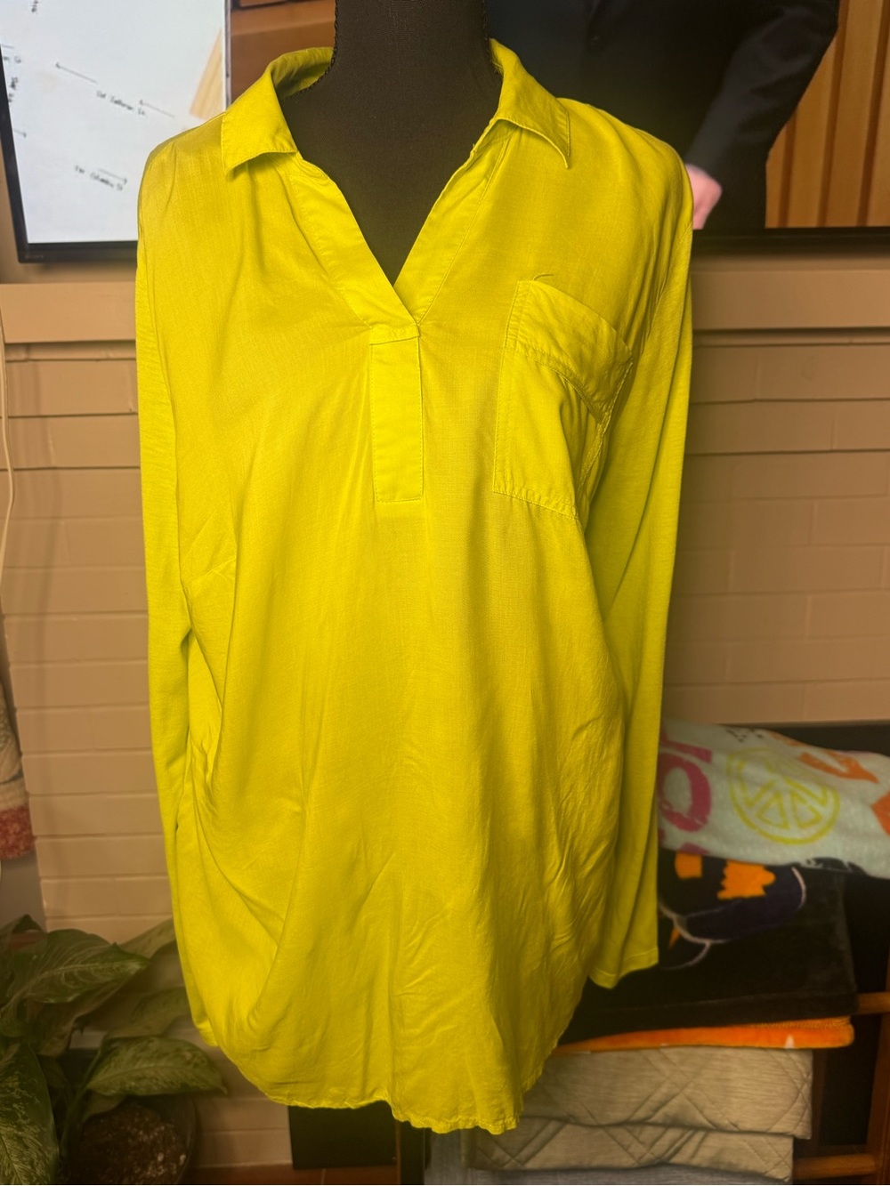 Liz Claiborne Bright Lime Green V-Neck Long Sleeve Tunic